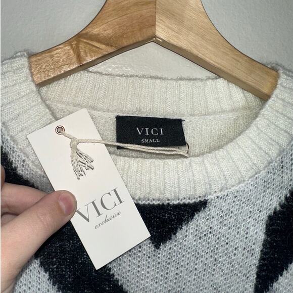 Vici Exclusive Chevron Knit Sweater Small Gray Black White Wool Blend NWT - Picture 2 of 5